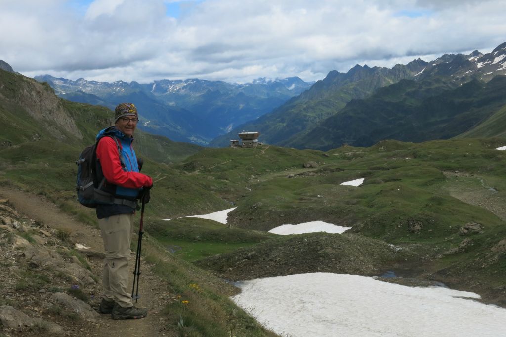 Vue sur la cabane Corno Gries à 2338 m, appelée "le Vaisseau spatial alpin" ou encore "la Tour de contrôle des Alpes" !